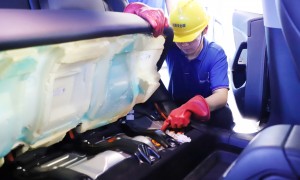 新能源汽车三电系统维修培训去哪学？河北万通技工学校电池电机电控精修课程