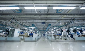 工作服定制找哪家厂商靠谱？尚派服饰正规源头工厂用户力荐