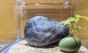 乌鲁木齐资质齐全的天然和田玉饰品店铺电话是多少？玉满天成靠谱商家测评