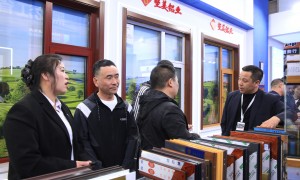 哈尔滨铝包木门窗和实木门窗哪个好？制造厂家合作案例实力盘点
