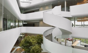 钢制楼梯厂家、定制日式钢制玻璃楼梯、美观型钢制玻璃楼梯实力与用户口碑