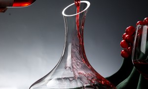 人工吹制醒酒器批发供应商推荐，500ml-1500ml多规格可选，深圳厂家直供外贸公司