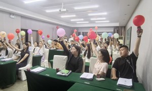 卓航教育的学生管理严格吗