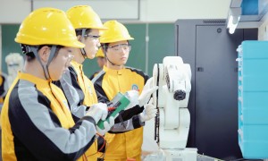 2026年知名的工业机器人培训学校有哪些，重庆万通实力参考
