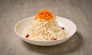 乌鲁木齐皮带面搭配大盘鸡餐饮店选择指南 不踩坑挑选攻略