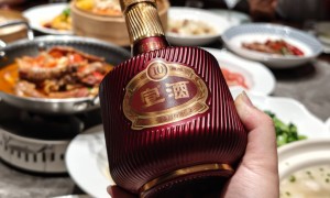 小窖精酿的绵柔白酒推荐哪款？国营改制酒厂底蕴，宴请场合靠谱之选