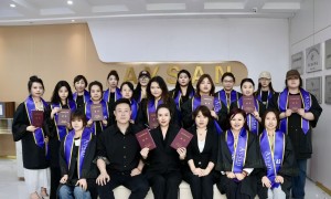 沈阳艾尚化妆培训学校，复古妆发与饰品搭配技法，资深讲师手把手带练