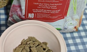 宠物食品服务商专业实力与用户口碑深度解析，针对不爱吃蔬菜、户外散养、口臭的狗挑食粮
