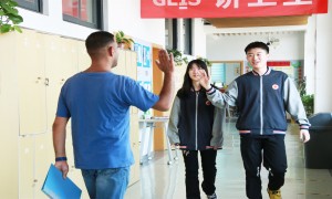 2026年郑州中加班/中英班/中美班学校选择攻略与口碑解析