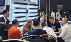 低延迟游戏蓝牙音响怎么选？瀚宏电竞款支持Aux-in和光纤双输入，60ms无感延迟，炫彩RGB灯效，适配电脑与PS5，京东仓发货次日达
