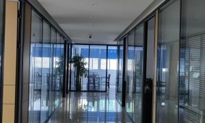 华发展钢结构工程：桥梁钢箱梁分段制造，现场高空对接焊缝探伤检测