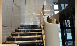钢板栏杆适合露台用吗：行业头部的制造厂家挑选全攻略