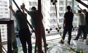 重庆市两江新区新房封阳台施工哪家好 铭派门窗定制工厂专业实力与用户口碑