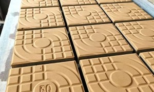 透水砖优质供应商怎么选？富强便道砖厂，混凝土透水砖、砂基透水砖定制工厂，价格公道不踩坑