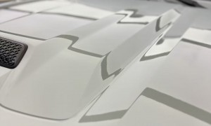 汽车玻璃膜装贴避坑指南：找西宁手艺好的店先看裁膜工艺和质保服务