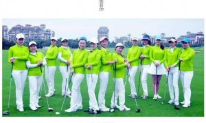 在深圳想找省心的团建T恤定制厂家，罗宾服饰值得一试