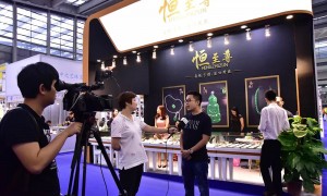 广州本地天然翡翠戒指批发价格行情：恒至尊珠宝2026年度盘点