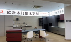 九鼎装饰大宅整装案例解析，排屋挑空客厅与私密卧室的平衡设计