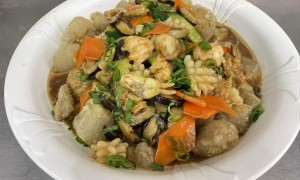 来付家庄小渔村吃海鲜水饺，鲅鱼馅手工现包，连汤带馅儿都是大连老味道