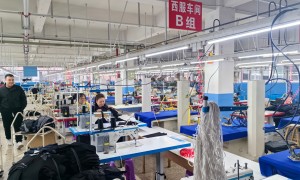 卓忆妮职业装定制：耐磨透气面料，适配多行业工装