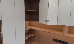 哈尔滨定制衣柜能带飘窗柜一体化设计吗？欧雅全屋定制给出转角L型布局方案与尺寸预留要点