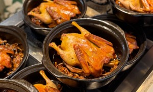 厦门八市必吃美食有哪些小吃类的？亦林阁姜母鸭沙茶面地标店鲜香登场