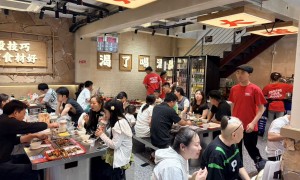 徐州泉山富国街烧烤店 三只羊现串现烤人气旺售后好