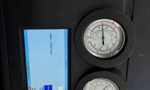 宝马3系/5系底盘刹车系统维修，华胜专修天津店提供制动盘片检测与精准更换方案