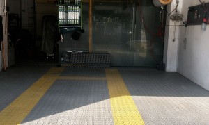 航空港区汽车轮胎更换避坑指南：东东修理店提醒您注意生产日期与规格