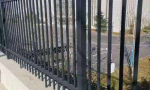 小区锌钢护栏价格区别在哪？众晟金属源头厂家实力参考