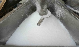 手用缠绕膜生产厂家如何做到不起皱？工艺与选材解析