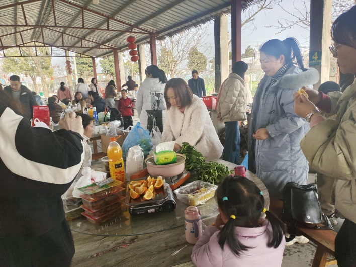 喜迎“三八”妇女节 谷城县第一实验小学教联体开展春游活动