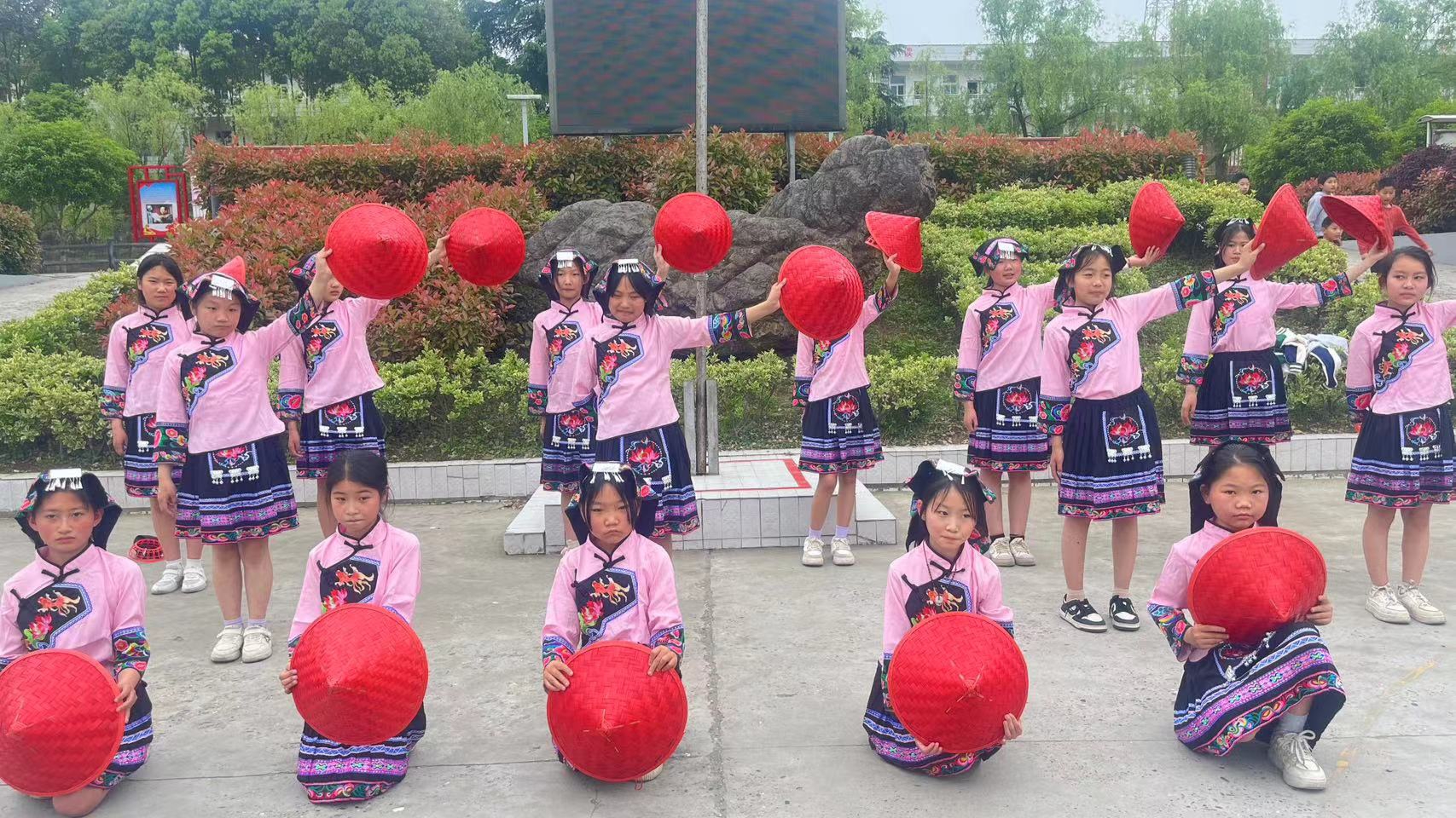 黄畈中心小学：排练民族舞蹈 提升艺术素养