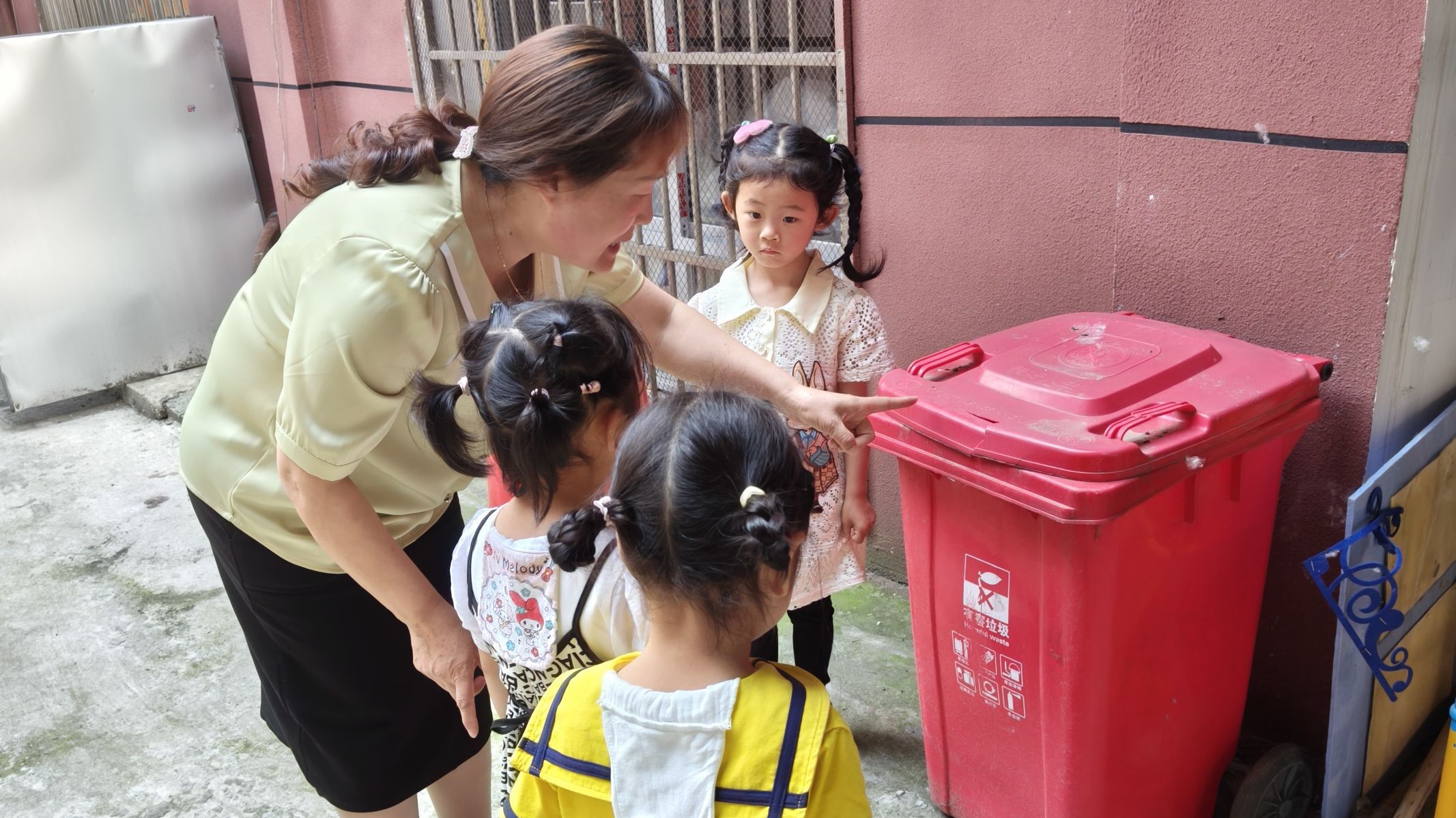 庙滩中心幼儿园：垃圾分类  从我做起