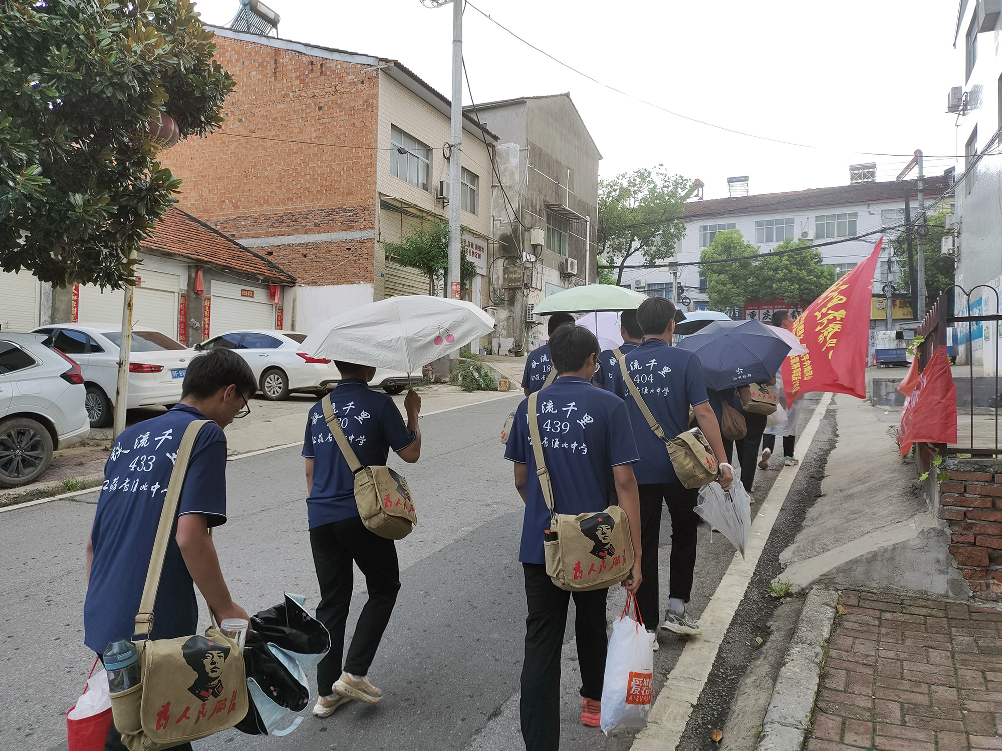 淮北中学铁流千里徒步考察队到达南漳九集