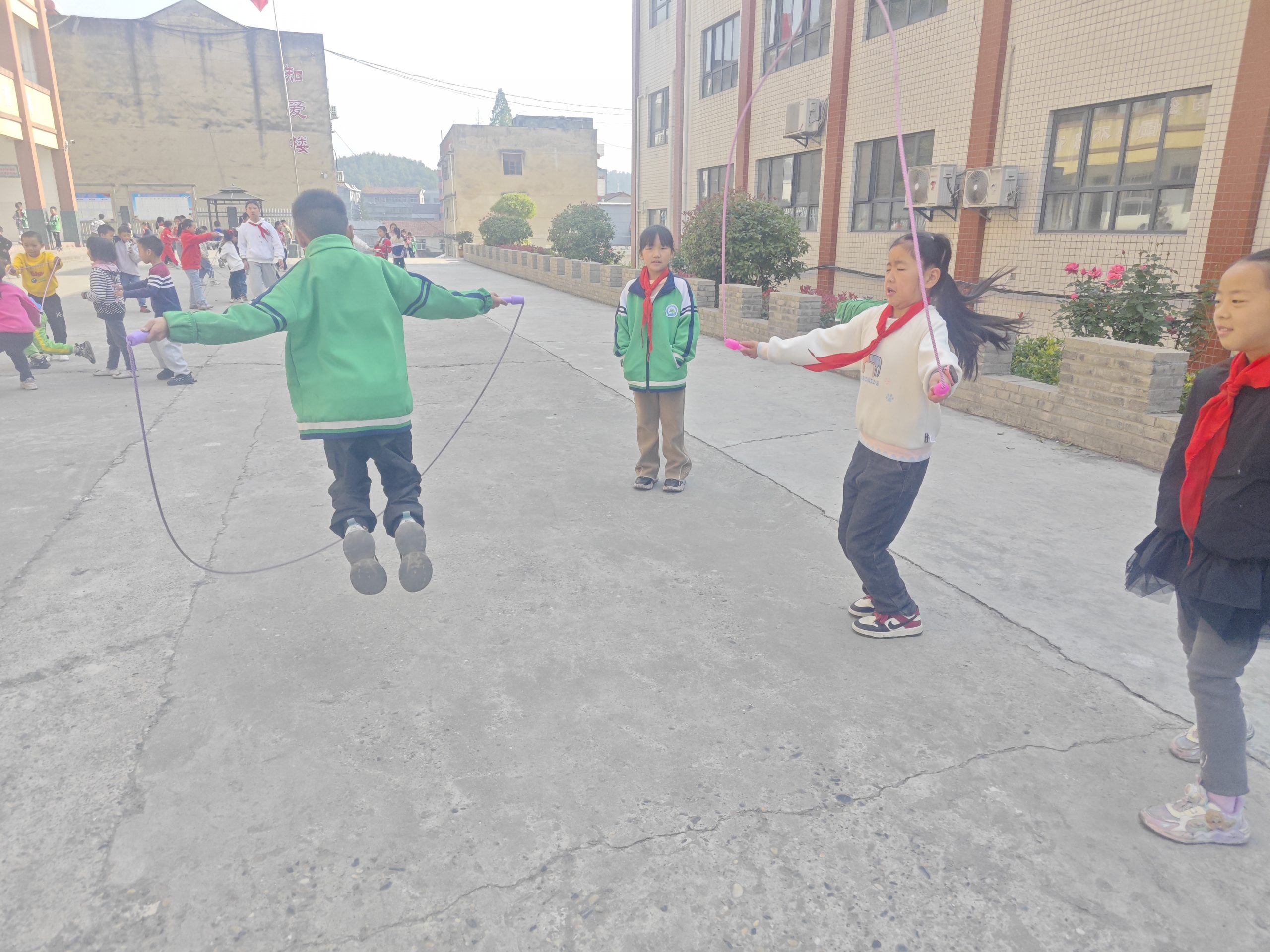 谷城县五山镇小学：多彩课间，活力满满