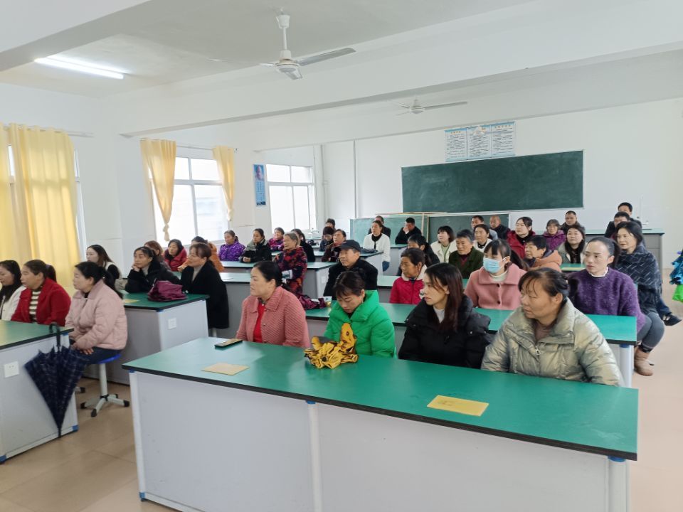 盛康二中举办家长课，共商孩子教育大计