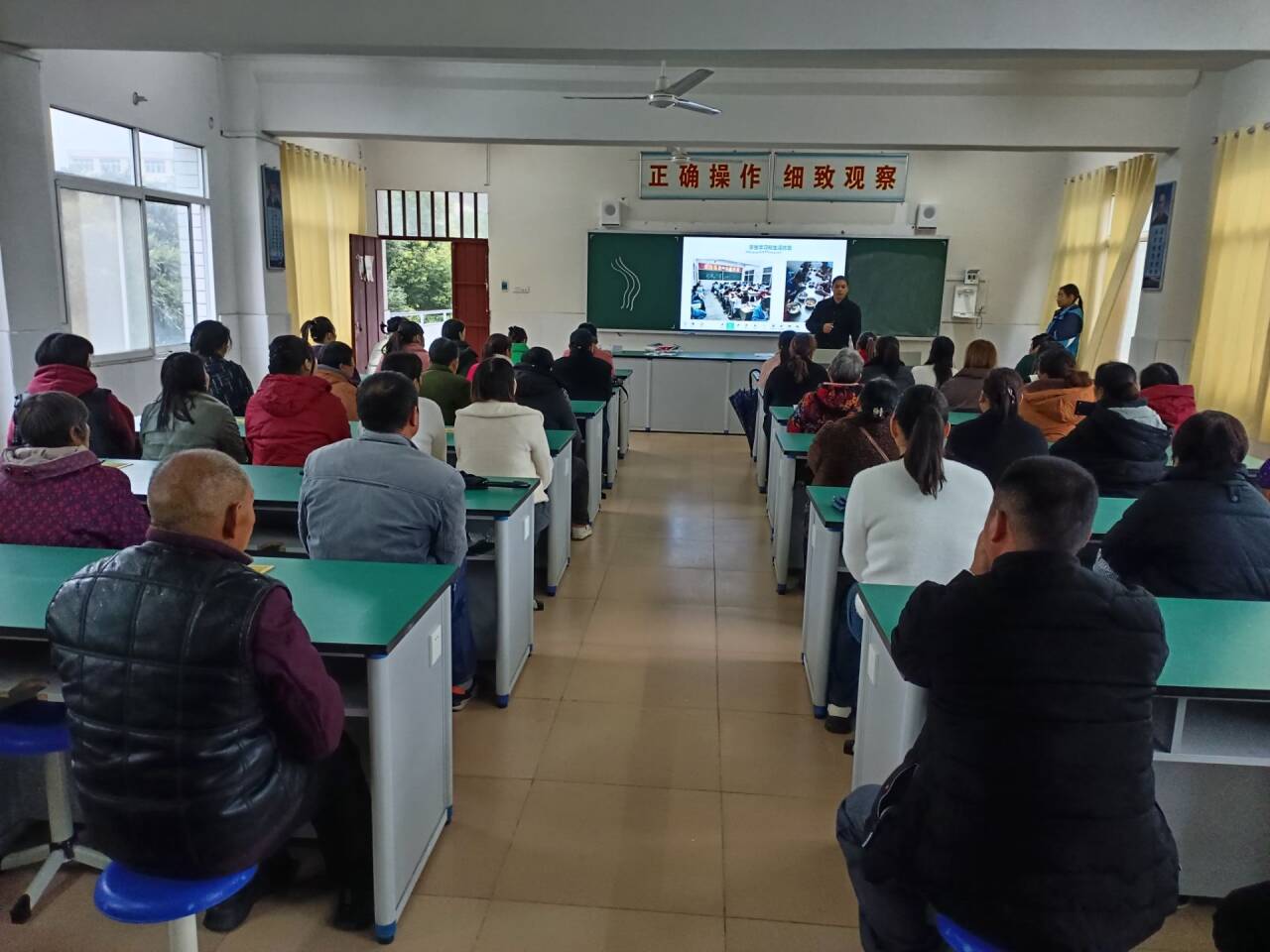 盛康二中举办家长课，共商孩子教育大计