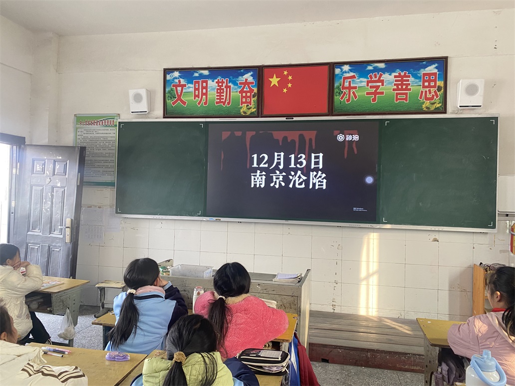 谷城县石花镇街道中心小学：铭记历史伤痛   点燃爱国情怀