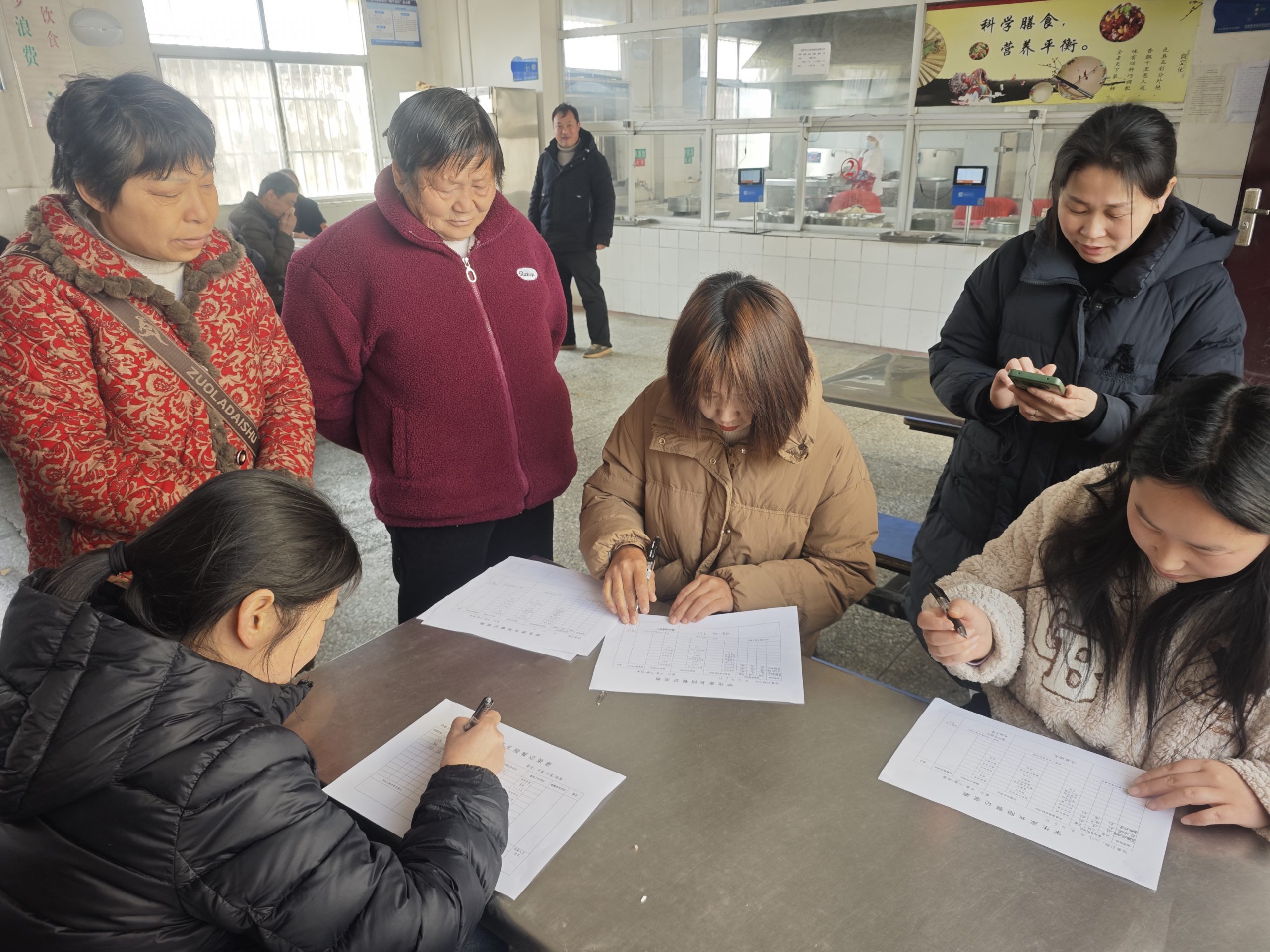 庙滩镇熊营中心小学不负好“食”光 “味”爱助成长