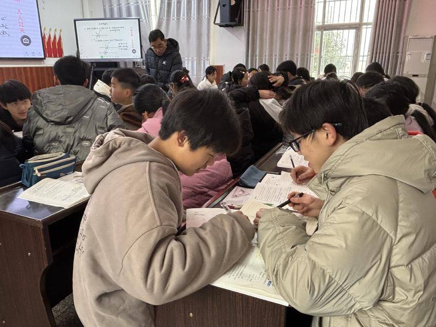 谷城盛康镇一中：小组教学展风采，学段衔接共研讨