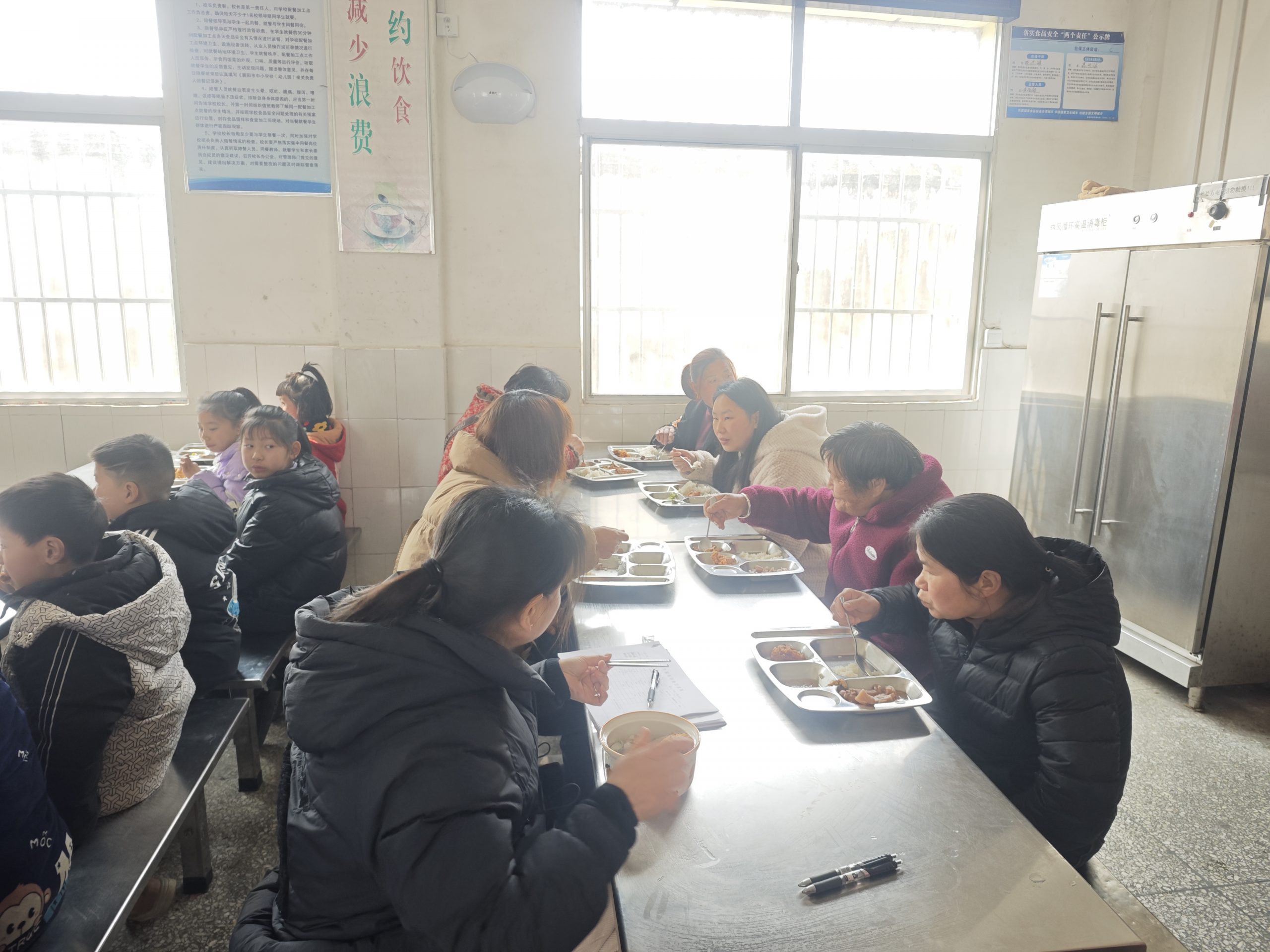 庙滩镇熊营中心小学不负好“食”光 “味”爱助成长