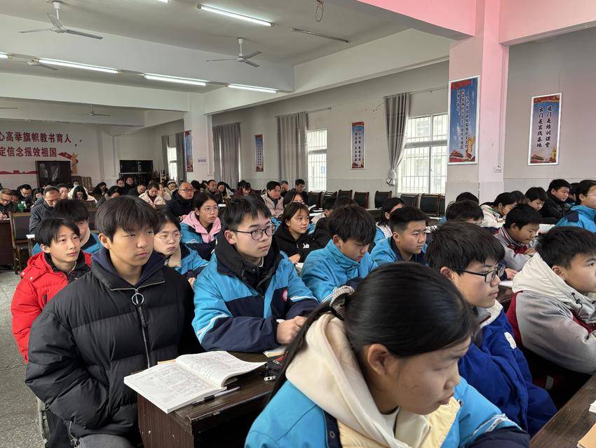 谷城盛康镇一中：小组教学展风采，学段衔接共研讨