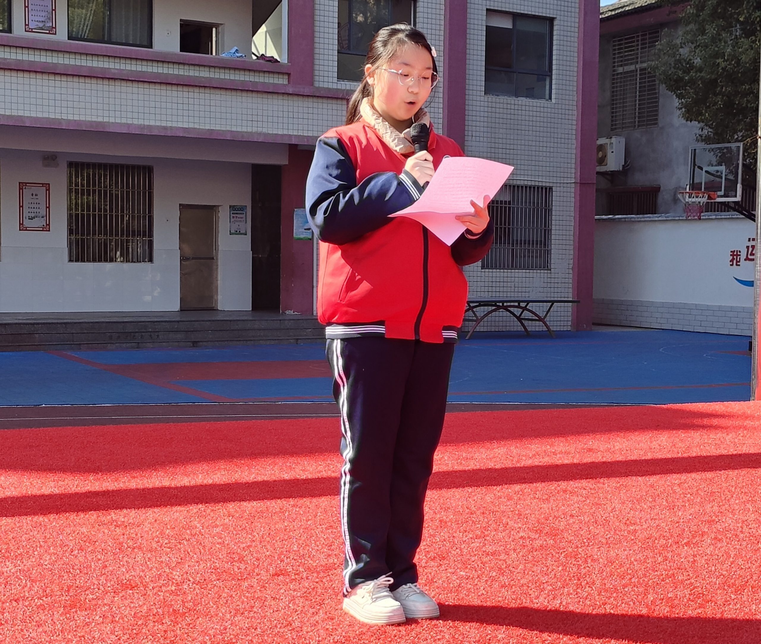 拾金不昧显担当，七岁许文歆成为校园“小明星”