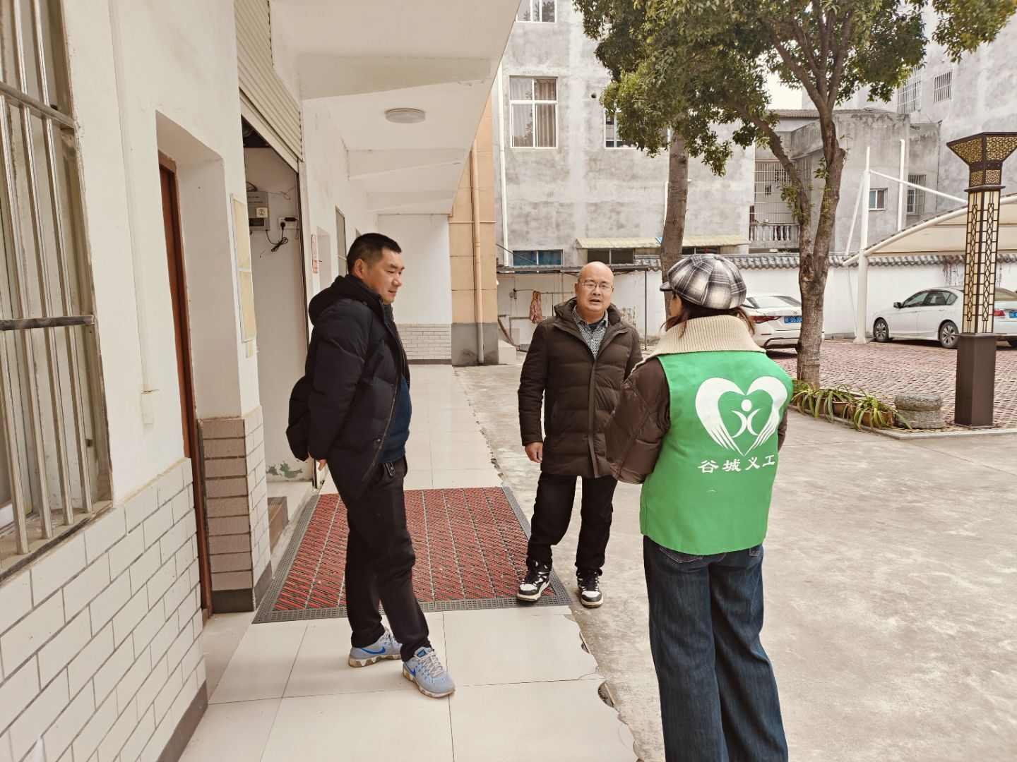 谷城：爱心捐赠润心田  致敬巾帼育桃李