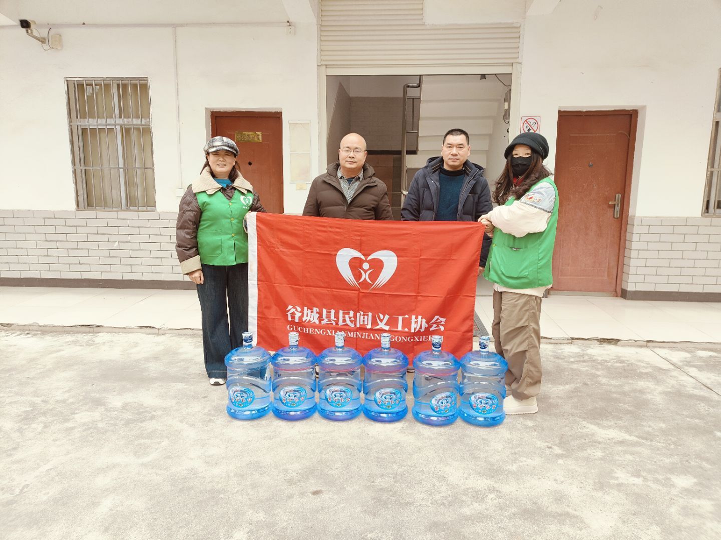 谷城：爱心捐赠润心田  致敬巾帼育桃李