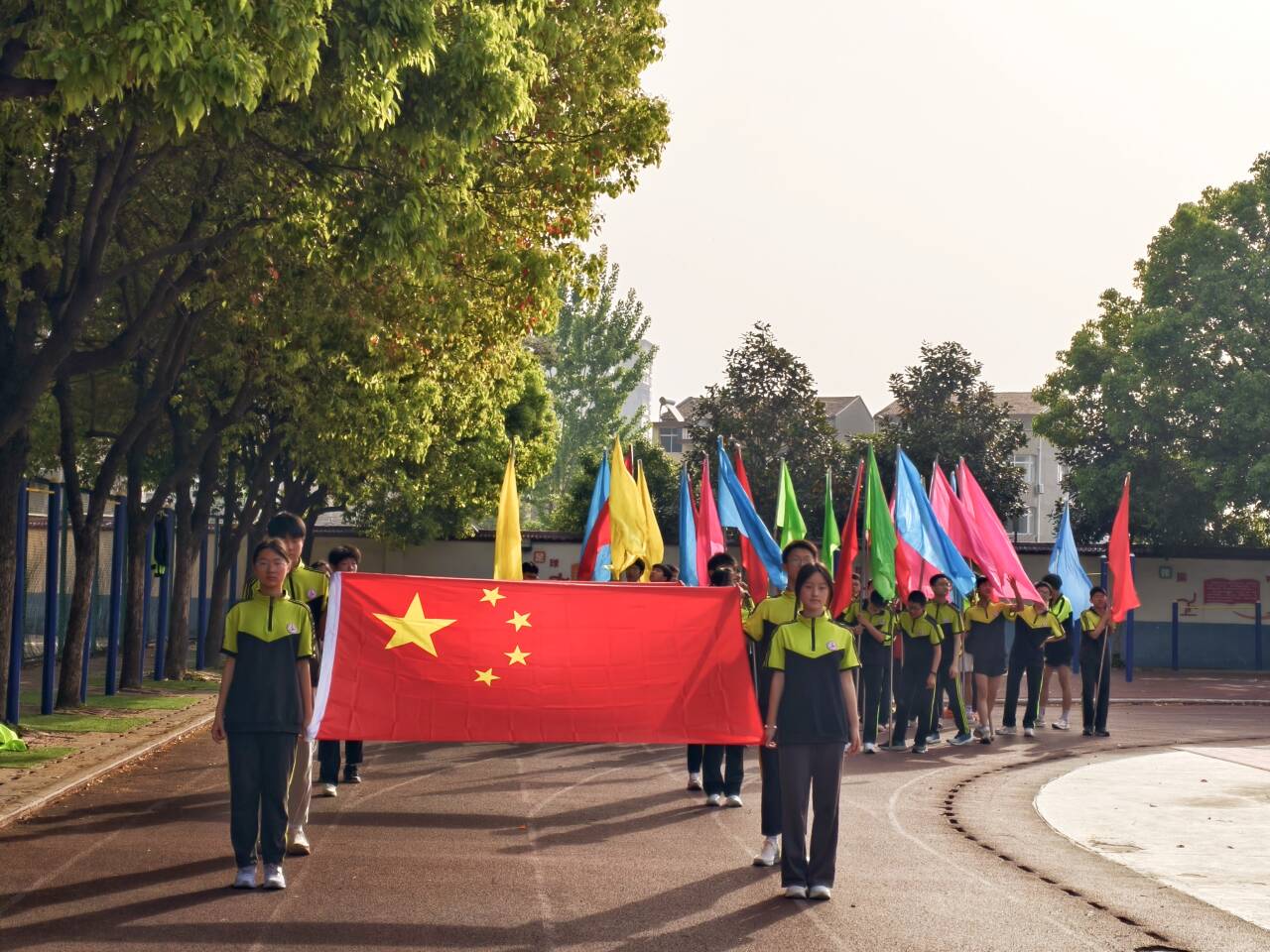 青春向阳燃赛场  筑梦未来促成长 --筑阳中学2025年春季运动会燃情开幕