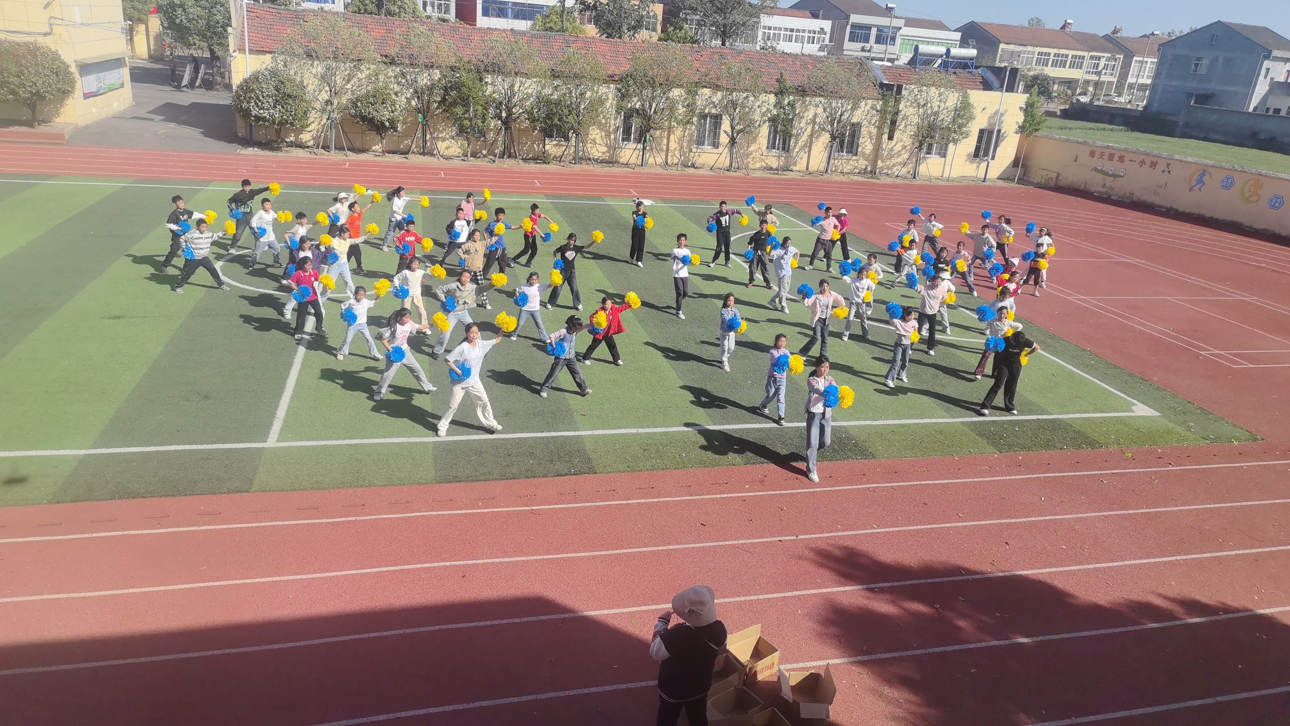 襄阳市樊城区上茶庵中心小学运动场上展风采