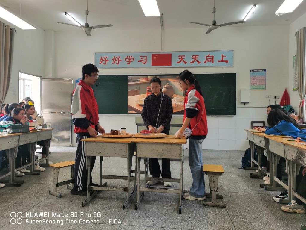 谷城县庙滩镇：英语讲传统故事，文化润少年心灵