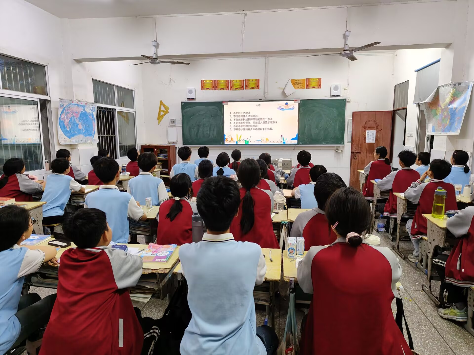 筑牢安全防线 护航平安假期 ——谷城县盛康二中开展五一长假前防溺水安全教育活动